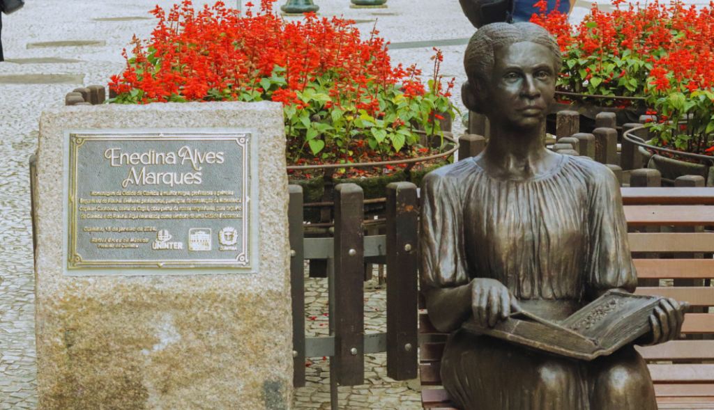 enedina alves - estatua-em curitiba- homenagem a mulheres-endeal-engenharia